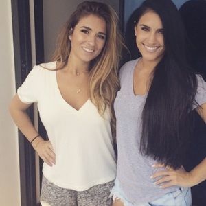 Kittenish by Jessie James Decker V neck top